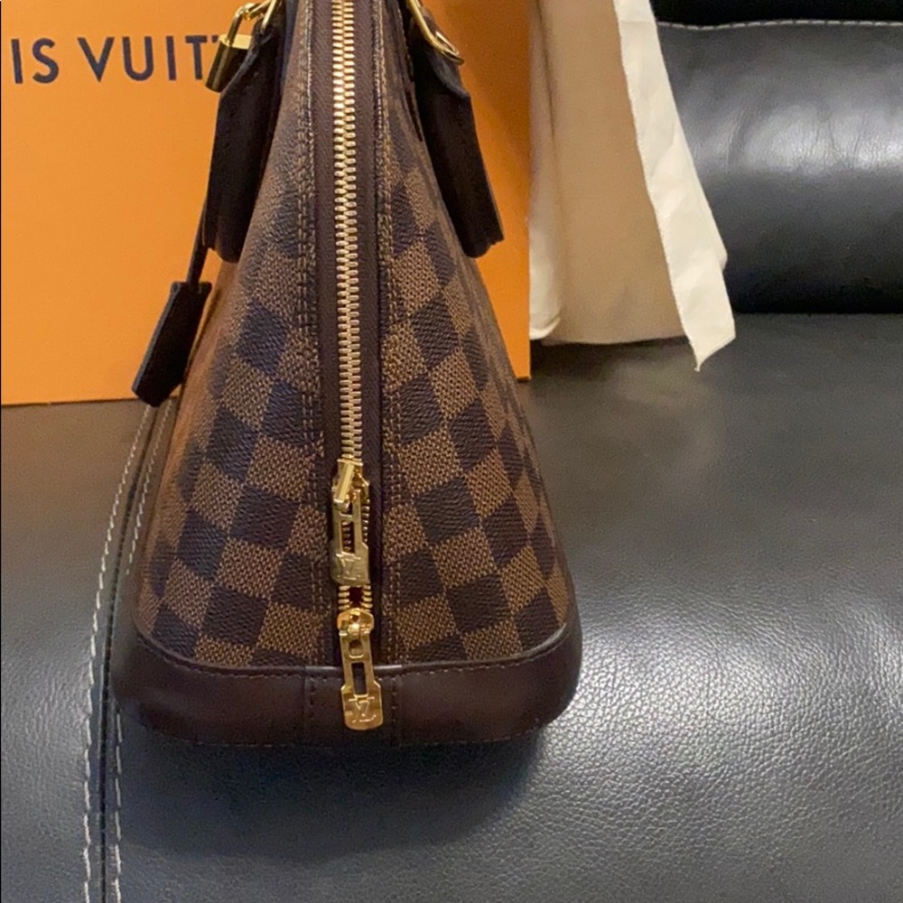 Authentic Louise Vuitton Alma PM - Picture 3 of 14